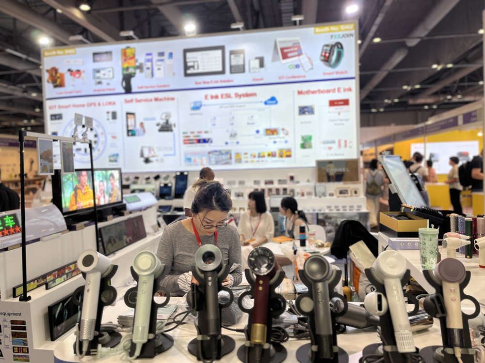 Product showcase – high-speed hair dryers and styling tools.jpg