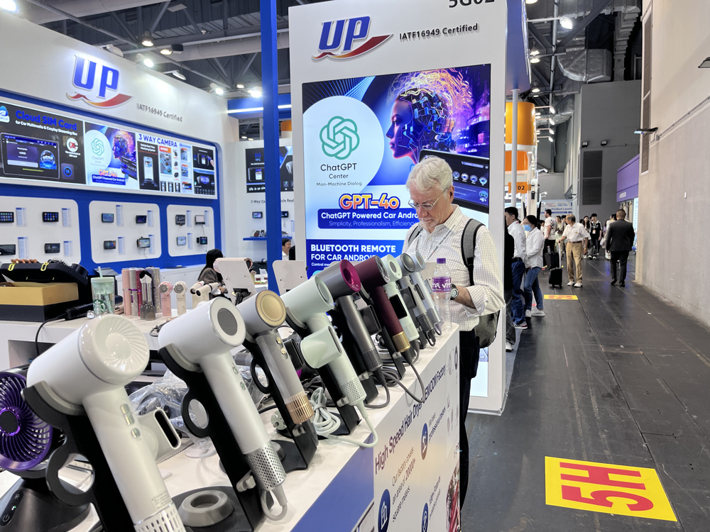 Product showcase – high-speed hair dryers and styling tools buyer.jpg