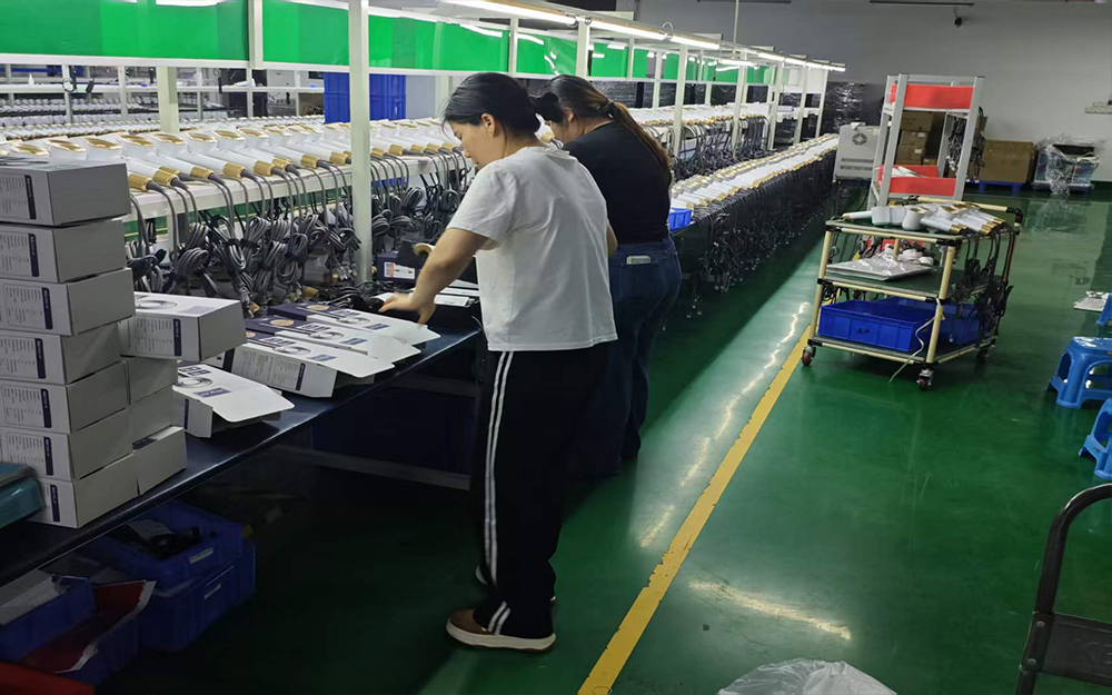 Final quality inspection and packaging process for OEM beauty appliances.jpg